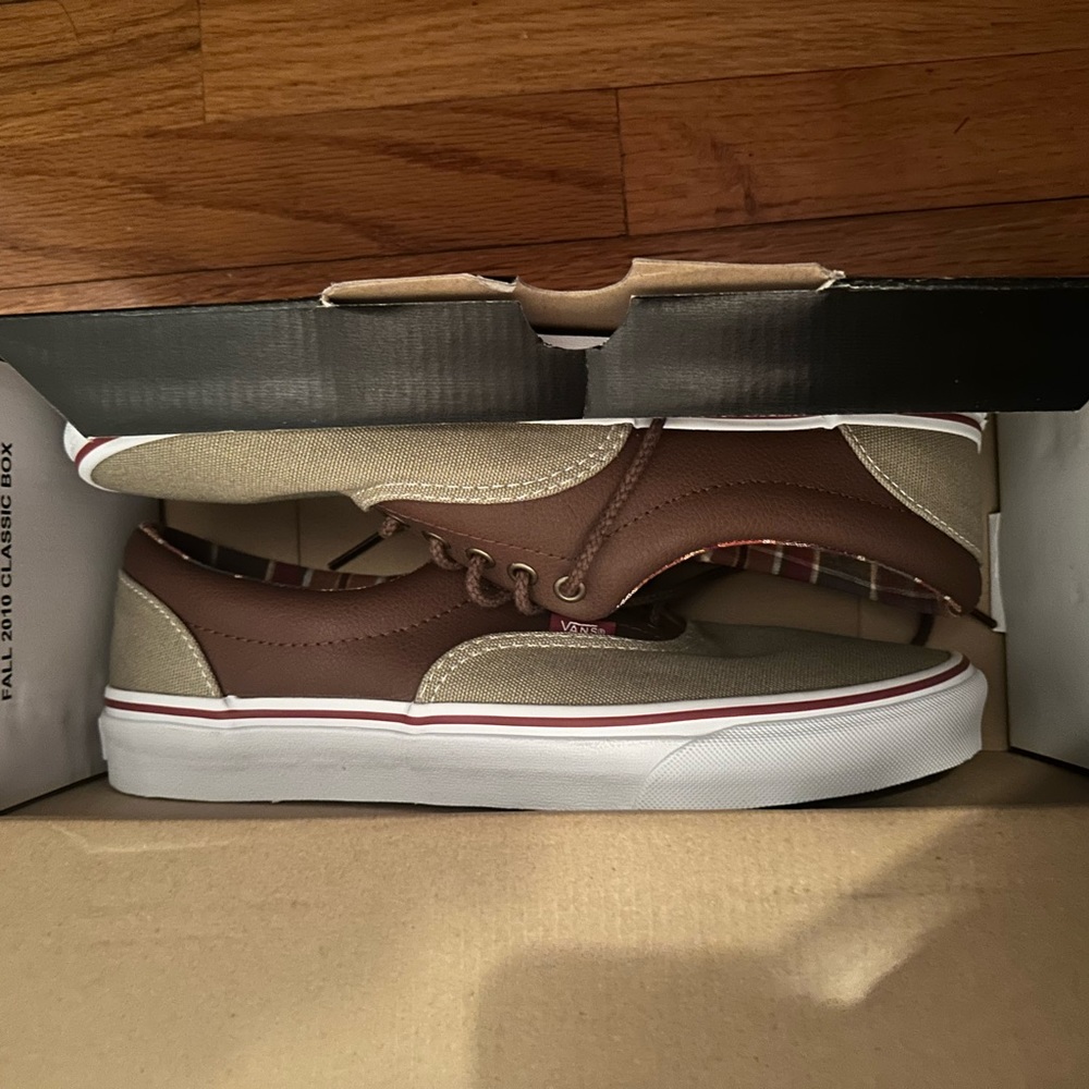 Dad Vans has never been worn, been sitting in the box. Size 10